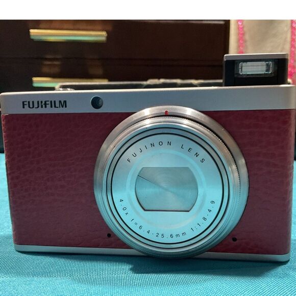 Fujifilm XF1 12.0MP Compact Digital Camera Red - Picture 1 of 10